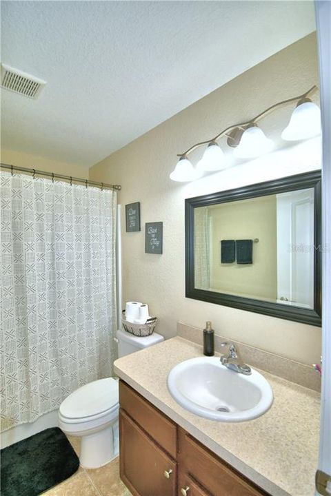 最近售出: $280,000 (4 贝兹, 2 浴室, 1965 平方英尺)