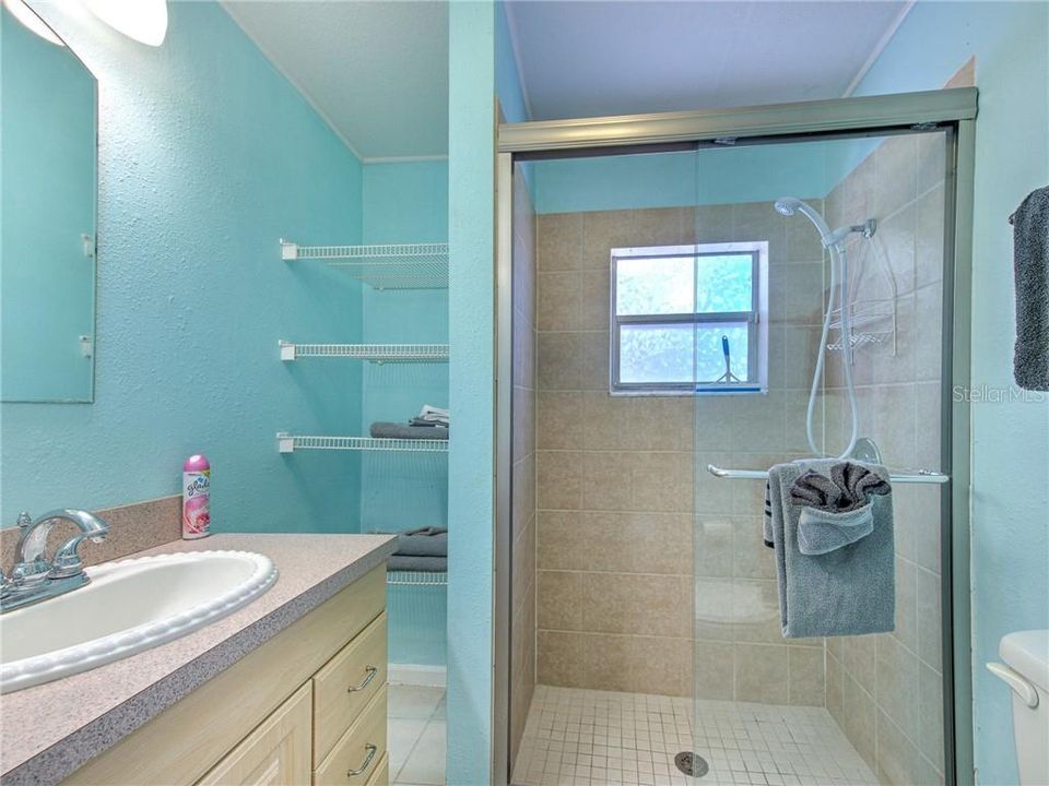 最近售出: $360,000 (4 贝兹, 2 浴室, 2520 平方英尺)