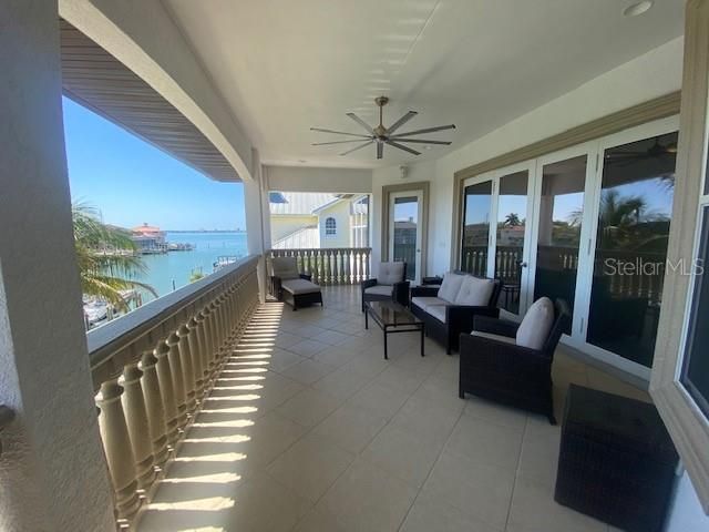 Recently Sold: $2,500,000 (4 beds, 5 baths, 5713 Square Feet)