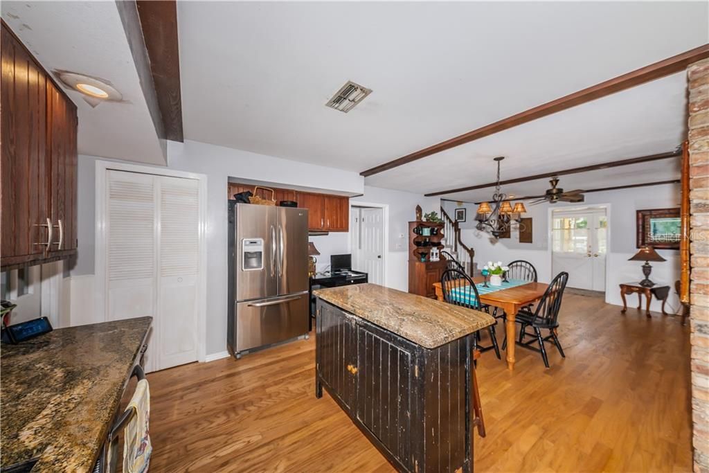 Recently Sold: $650,000 (4 beds, 2 baths, 2944 Square Feet)