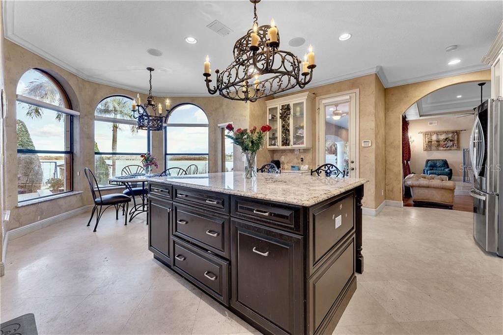 Recently Sold: $1,399,000 (5 beds, 3 baths, 5070 Square Feet)