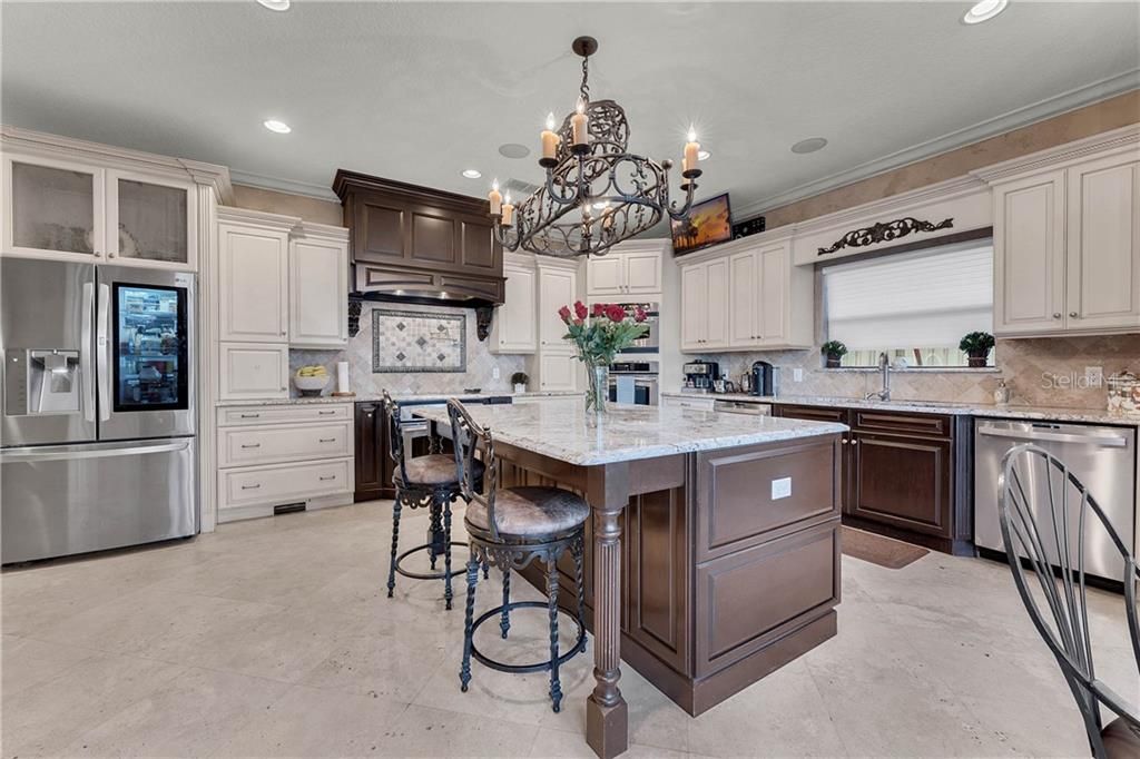 Recently Sold: $1,399,000 (5 beds, 3 baths, 5070 Square Feet)