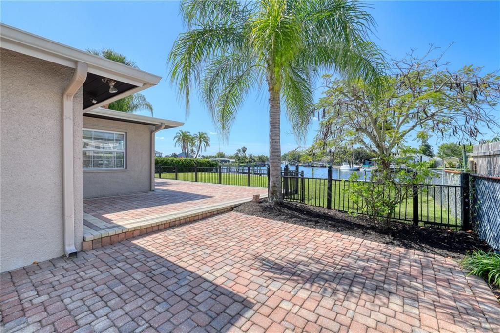 Recently Sold: $499,999 (2 beds, 2 baths, 1562 Square Feet)