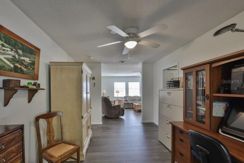 Recently Sold: $300,000 (2 beds, 2 baths, 1940 Square Feet)