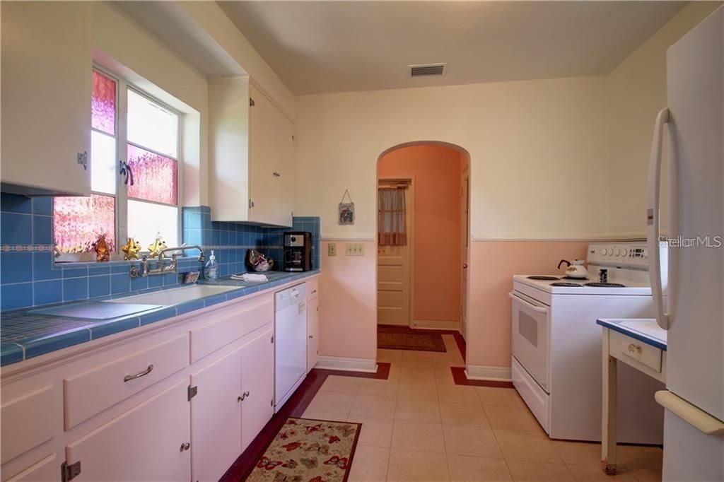 Recently Sold: $515,000 (2 beds, 1 baths, 1098 Square Feet)