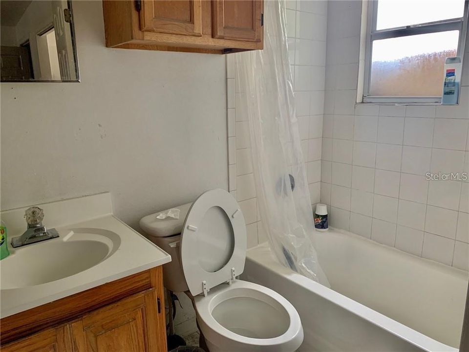 最近售出: $175,000 (0 贝兹, 0 浴室, 1749 平方英尺)