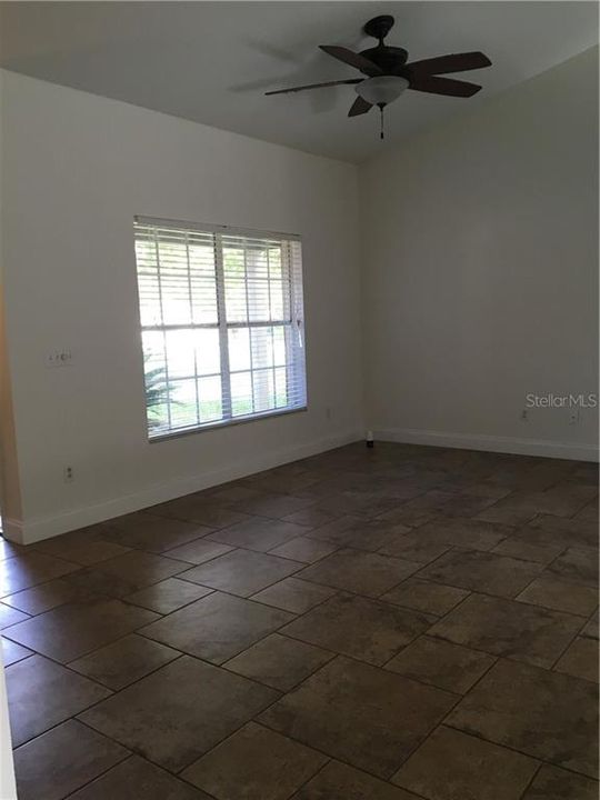 Recently Rented: $1,700 (3 beds, 2 baths, 1184 Square Feet)