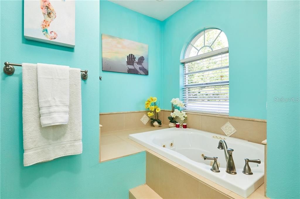 Недавно продано: $320,000 (3 спален, 2 ванн, 1884 Квадратных фут)