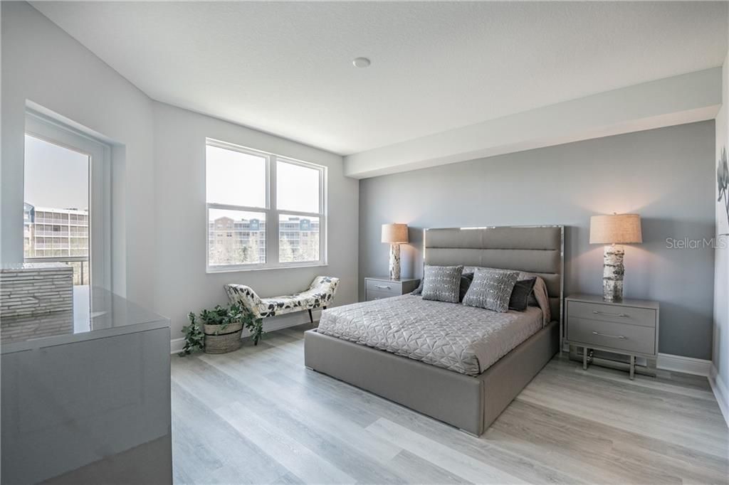 Recently Sold: $324,000 (2 beds, 2 baths, 1324 Square Feet)
