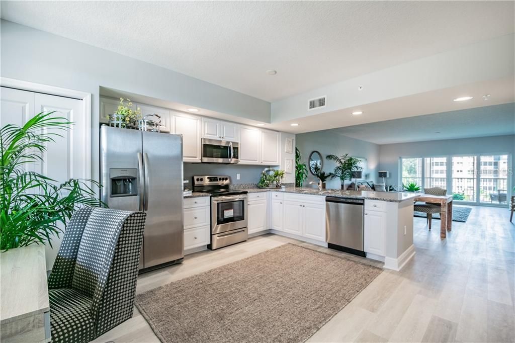 Recently Sold: $324,000 (2 beds, 2 baths, 1324 Square Feet)