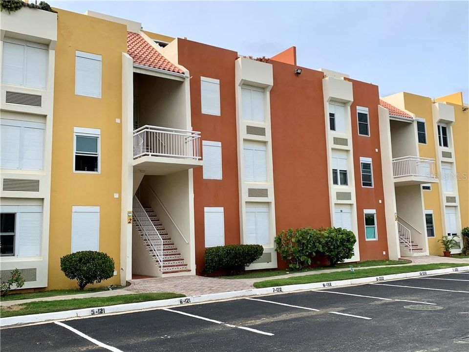 Vendido Recientemente: $289,000 (3 camas, 2 baños, 2000 Pies cuadrados)