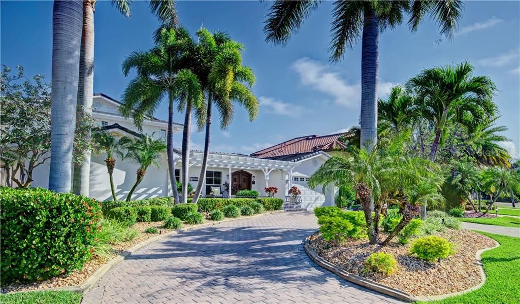 Recently Sold: $1,700,000 (3 beds, 3 baths, 4272 Square Feet)