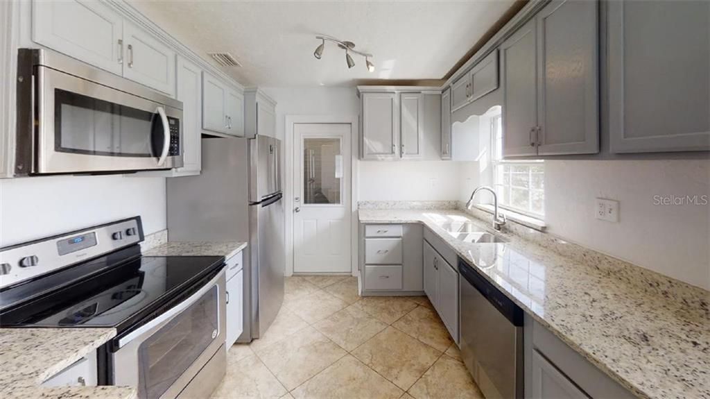 Recently Rented: $1,850 (2 beds, 1 baths, 1146 Square Feet)