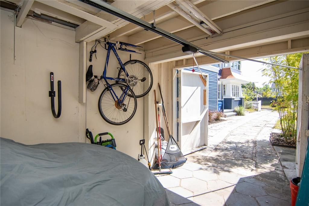1 car garage with automatic door opener