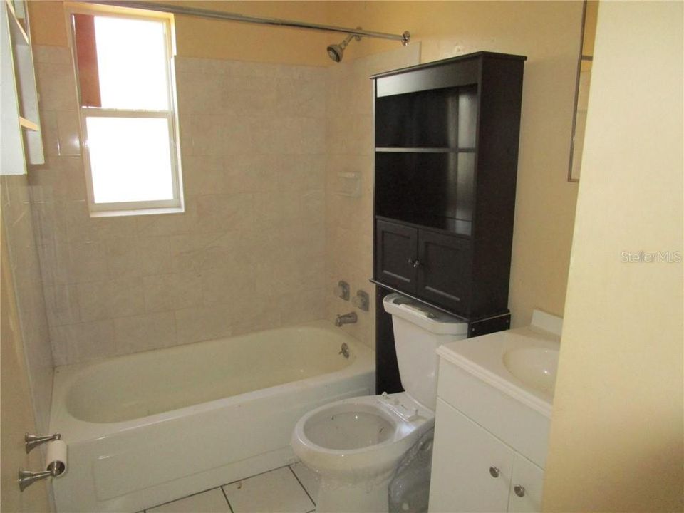最近售出: $189,000 (3 贝兹, 2 浴室, 1408 平方英尺)