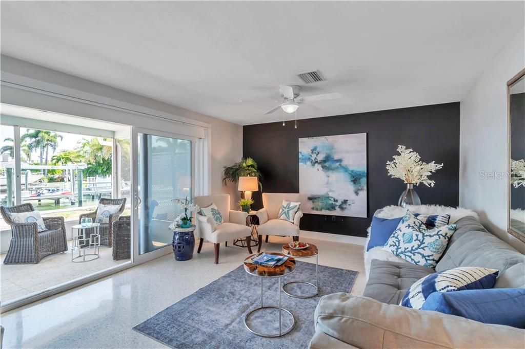 Recently Sold: $749,000 (2 beds, 2 baths, 1165 Square Feet)