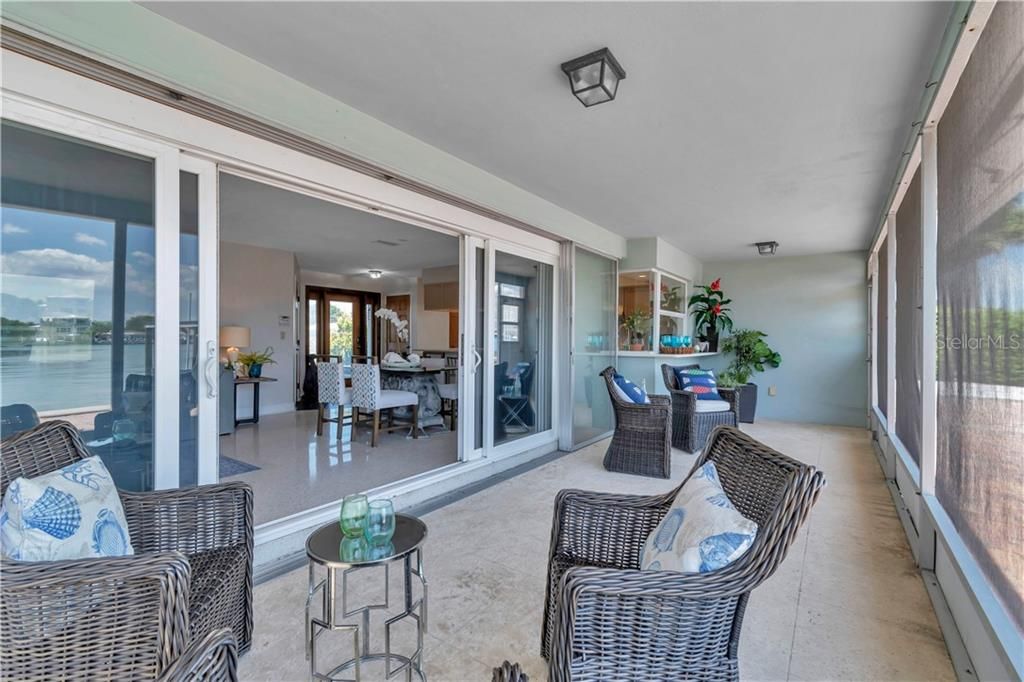 Recently Sold: $749,000 (2 beds, 2 baths, 1165 Square Feet)