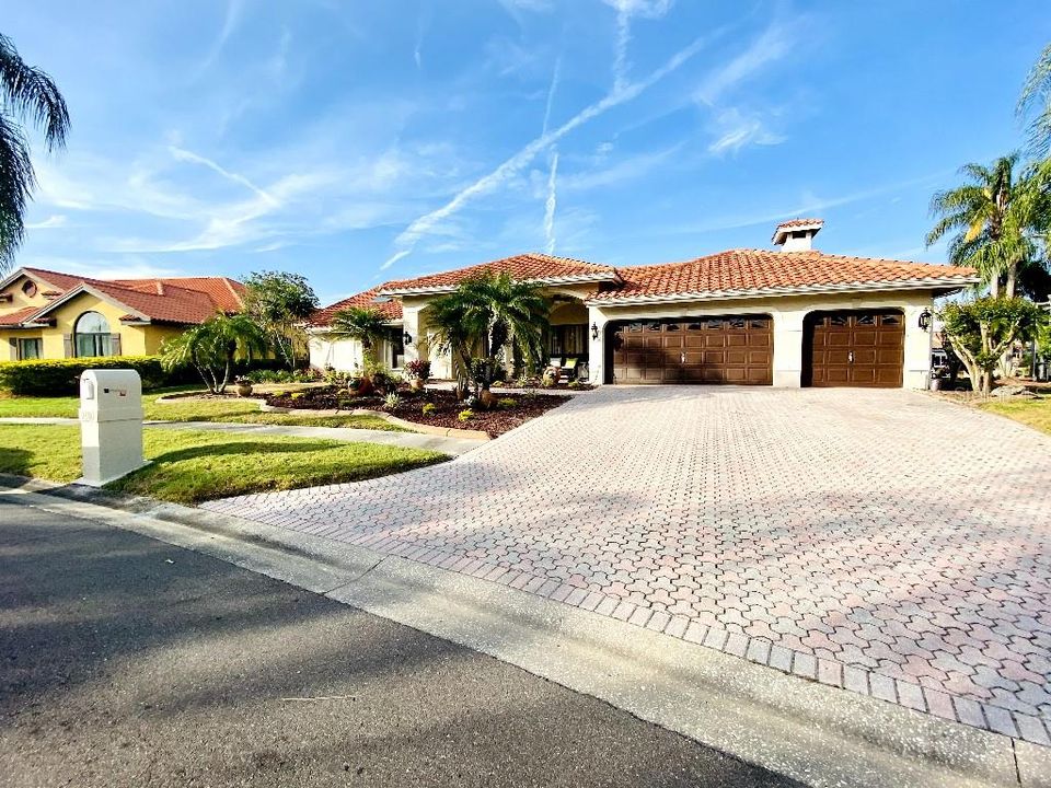 Recently Sold: $910,000 (5 beds, 3 baths, 3266 Square Feet)