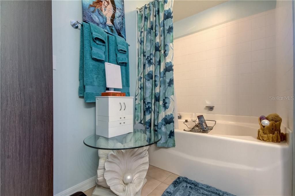 最近售出: $355,000 (3 贝兹, 2 浴室, 1635 平方英尺)