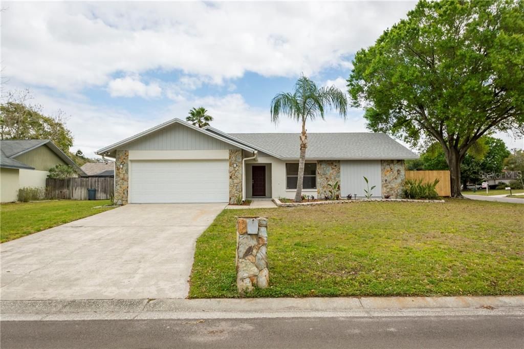 Recently Rented: $2,100 (3 beds, 2 baths, 1483 Square Feet)