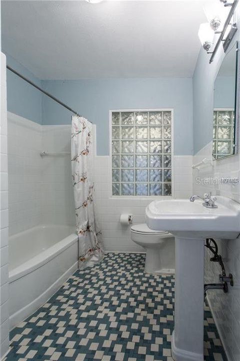 最近售出: $595,500 (2 贝兹, 2 浴室, 1743 平方英尺)