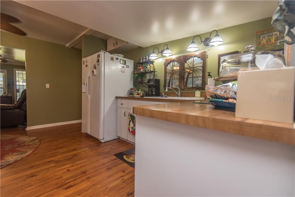 Recently Sold: $149,900 (1 beds, 2 baths, 864 Square Feet)