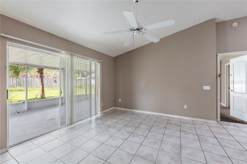 Recently Sold: $220,000 (3 beds, 2 baths, 1471 Square Feet)