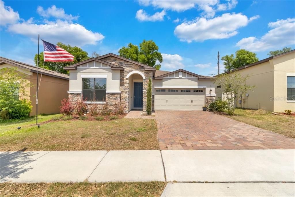 Recently Sold: $300,000 (4 beds, 2 baths, 1744 Square Feet)