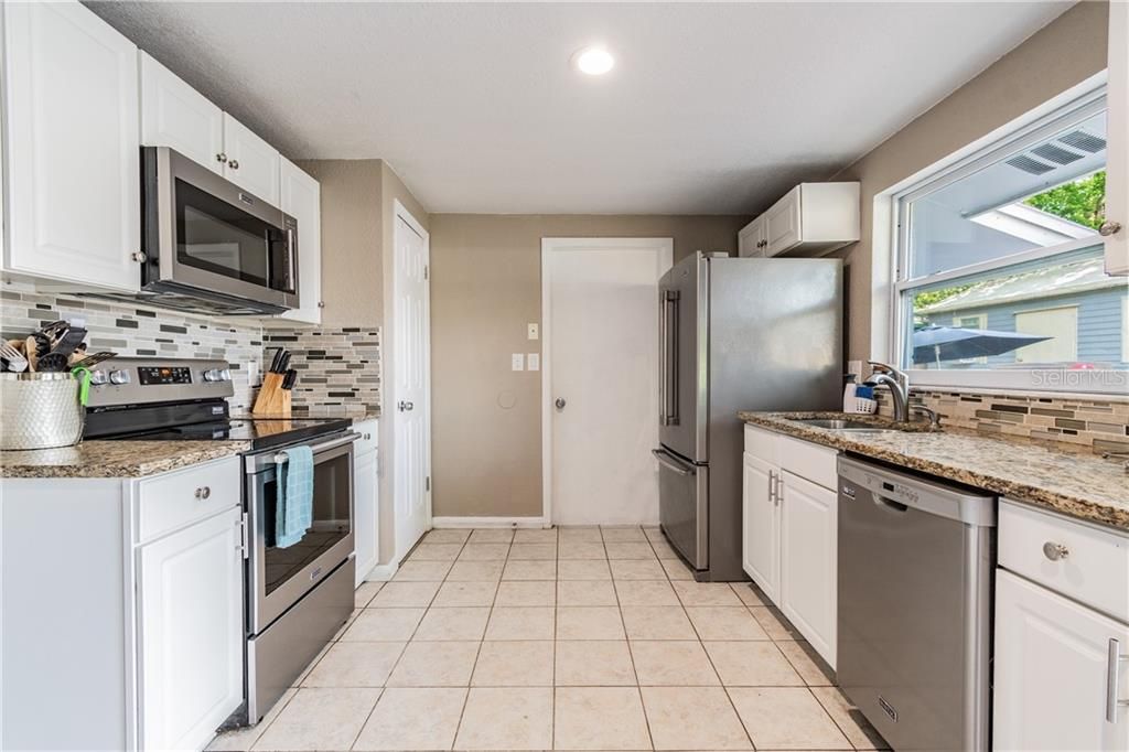 Recently Sold: $224,900 (3 beds, 2 baths, 1169 Square Feet)