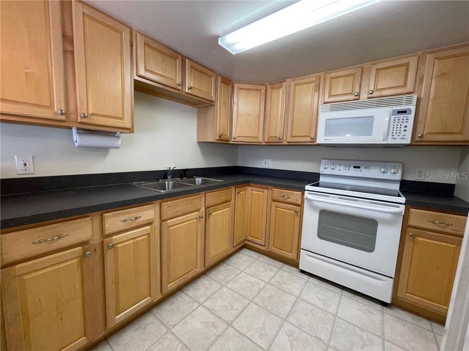 Recently Sold: $83,900 (1 beds, 1 baths, 800 Square Feet)