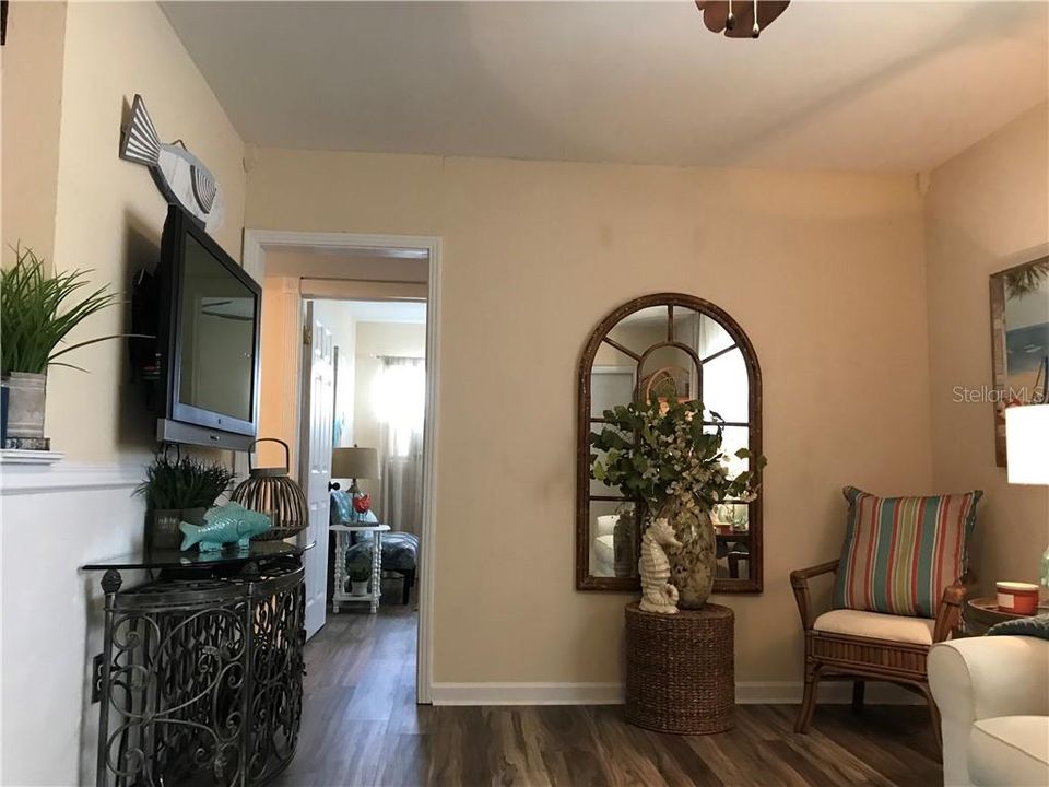 Recently Sold: $199,000 (2 beds, 1 baths, 736 Square Feet)