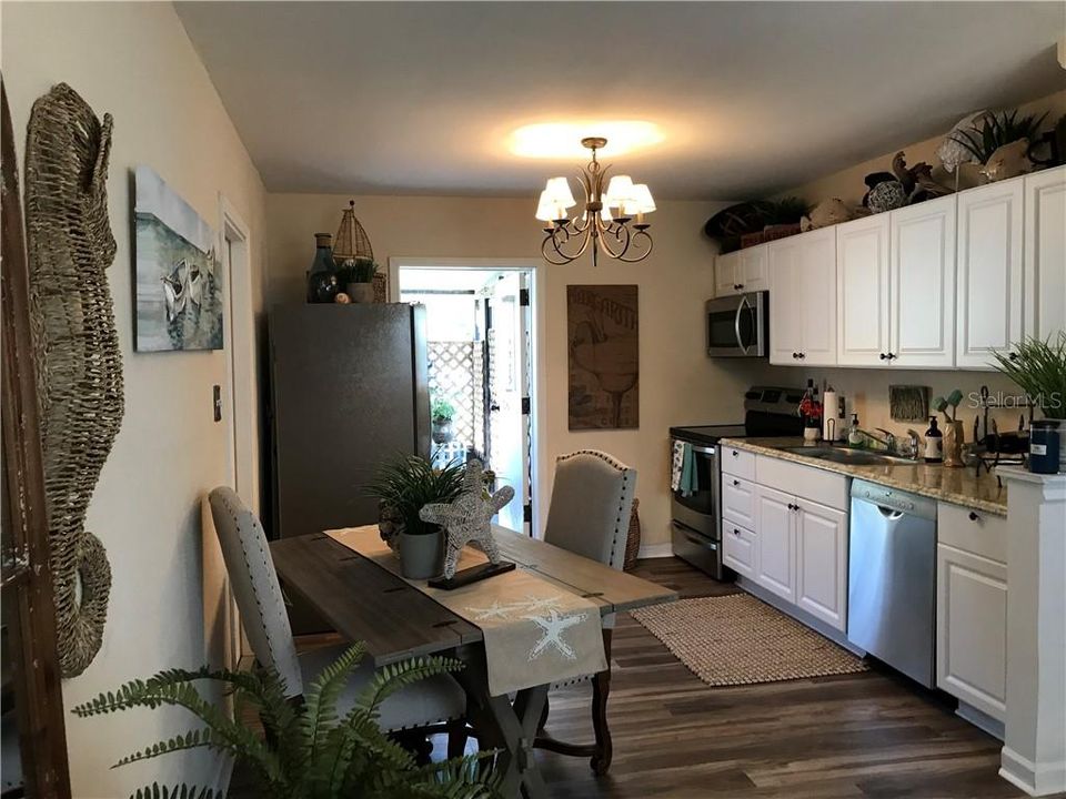 Recently Sold: $199,000 (2 beds, 1 baths, 736 Square Feet)