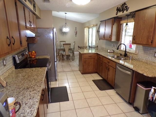 Recently Sold: $199,999 (3 beds, 2 baths, 1560 Square Feet)