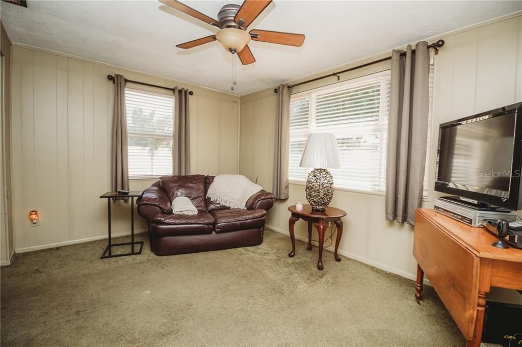Recently Sold: $165,000 (2 beds, 1 baths, 1004 Square Feet)