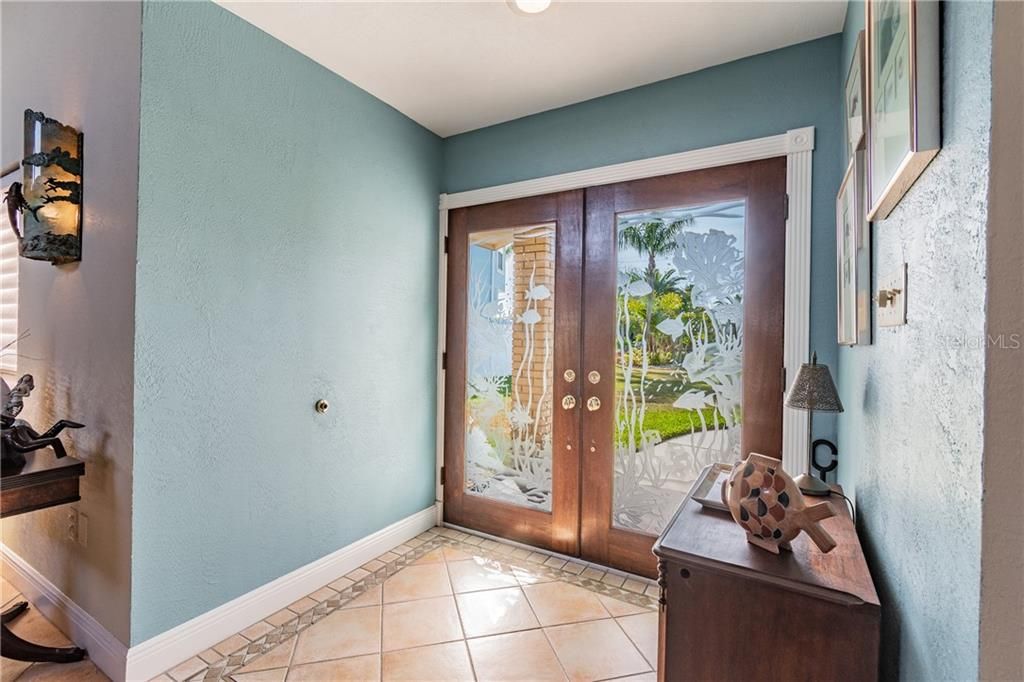 Recently Sold: $949,000 (3 beds, 3 baths, 2467 Square Feet)