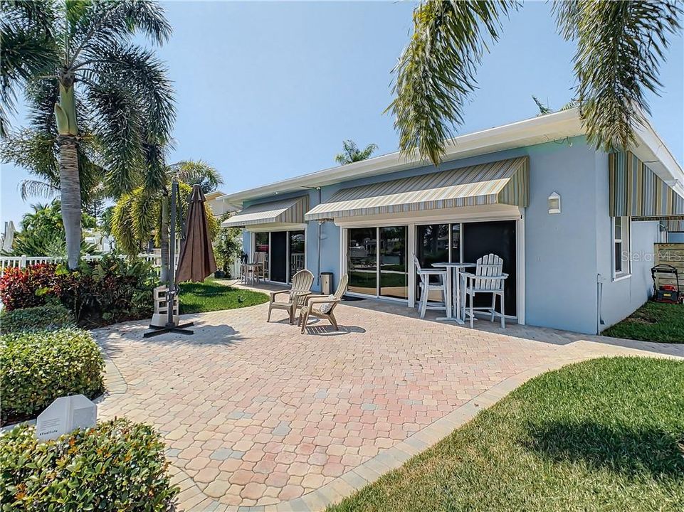 Recently Sold: $974,000 (3 beds, 2 baths, 1737 Square Feet)