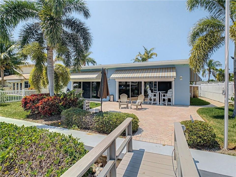 Recently Sold: $974,000 (3 beds, 2 baths, 1737 Square Feet)