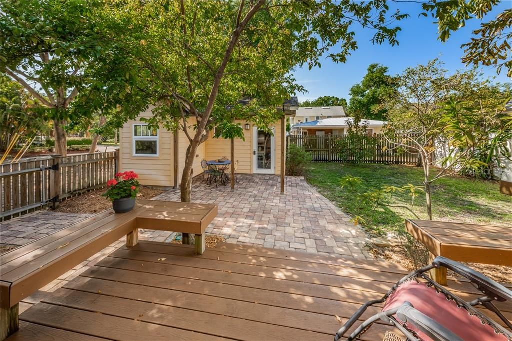 Recently Sold: $650,000 (3 beds, 2 baths, 1942 Square Feet)