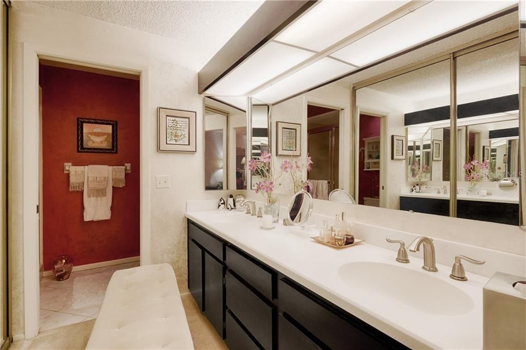 最近售出: $195,000 (2 贝兹, 2 浴室, 1329 平方英尺)