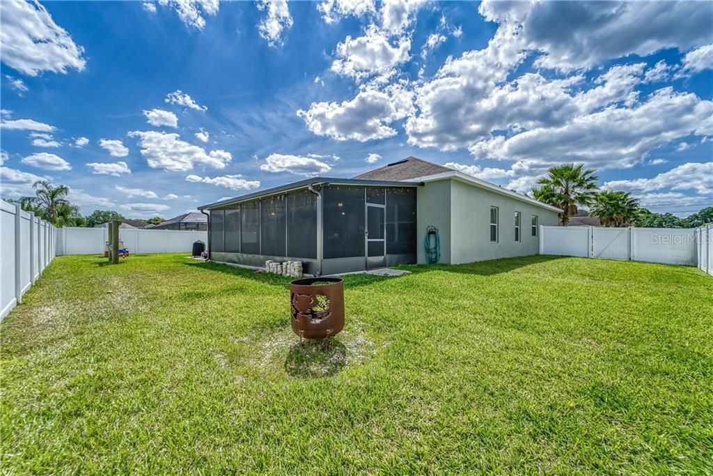 Recently Sold: $365,000 (3 beds, 2 baths, 2210 Square Feet)