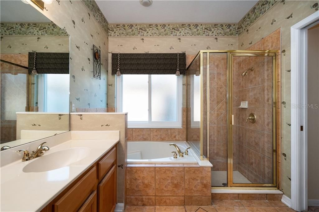 最近售出: $415,000 (4 贝兹, 2 浴室, 2175 平方英尺)