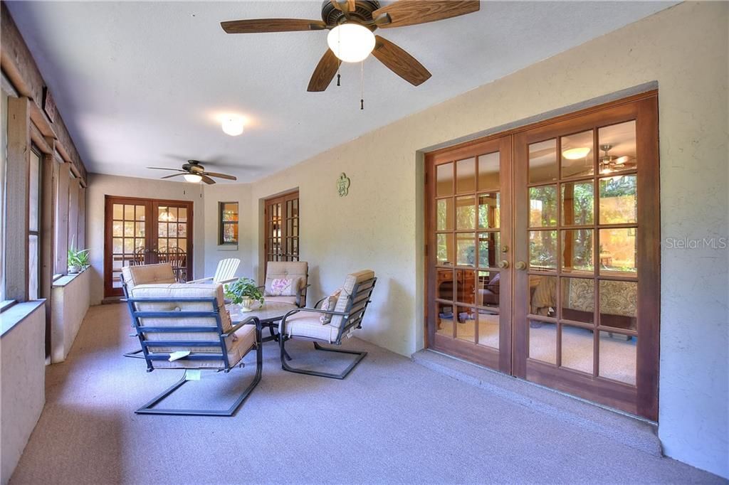 The screened lanai has 3 sets of French doors that open onto your 10??? x 28??? screened lanai.