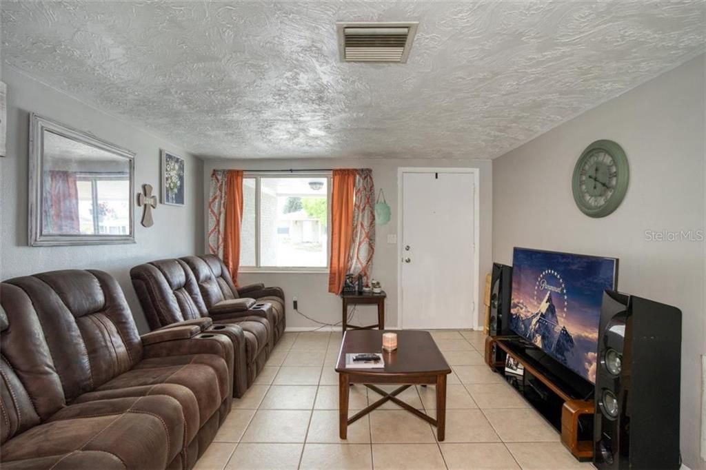 Recently Sold: $200,000 (3 beds, 2 baths, 1128 Square Feet)