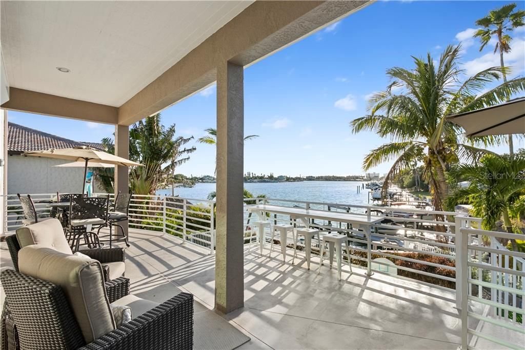 Recently Sold: $2,500,000 (6 beds, 3 baths, 4245 Square Feet)