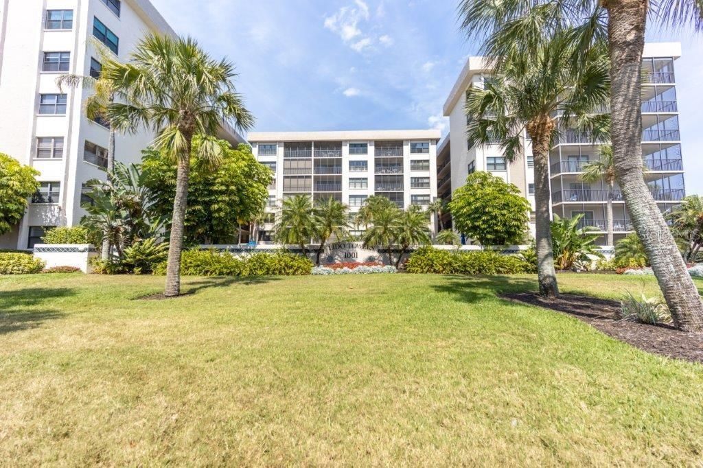 Recently Sold: $695,000 (2 beds, 2 baths, 1293 Square Feet)