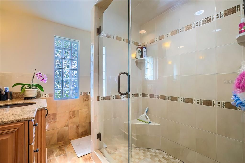 最近售出: $259,900 (3 贝兹, 2 浴室, 1784 平方英尺)
