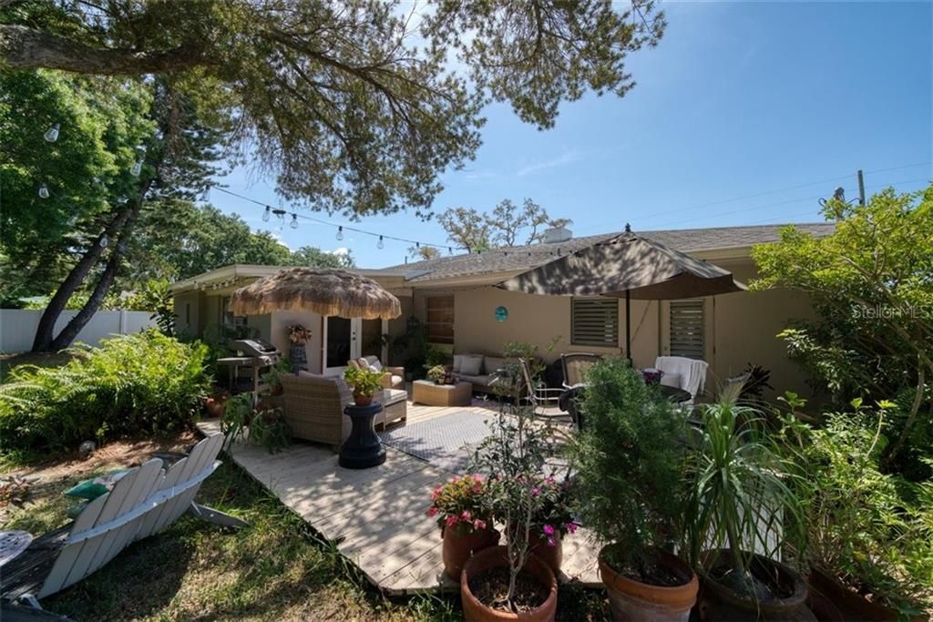 Recently Sold: $425,000 (2 beds, 3 baths, 1702 Square Feet)