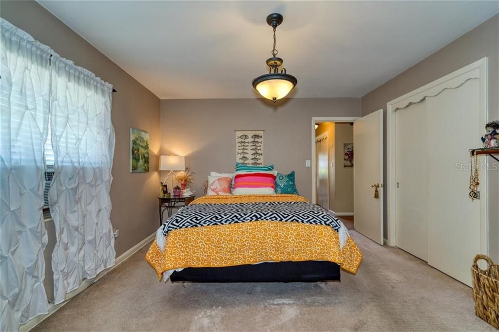 Recently Sold: $425,000 (2 beds, 3 baths, 1702 Square Feet)