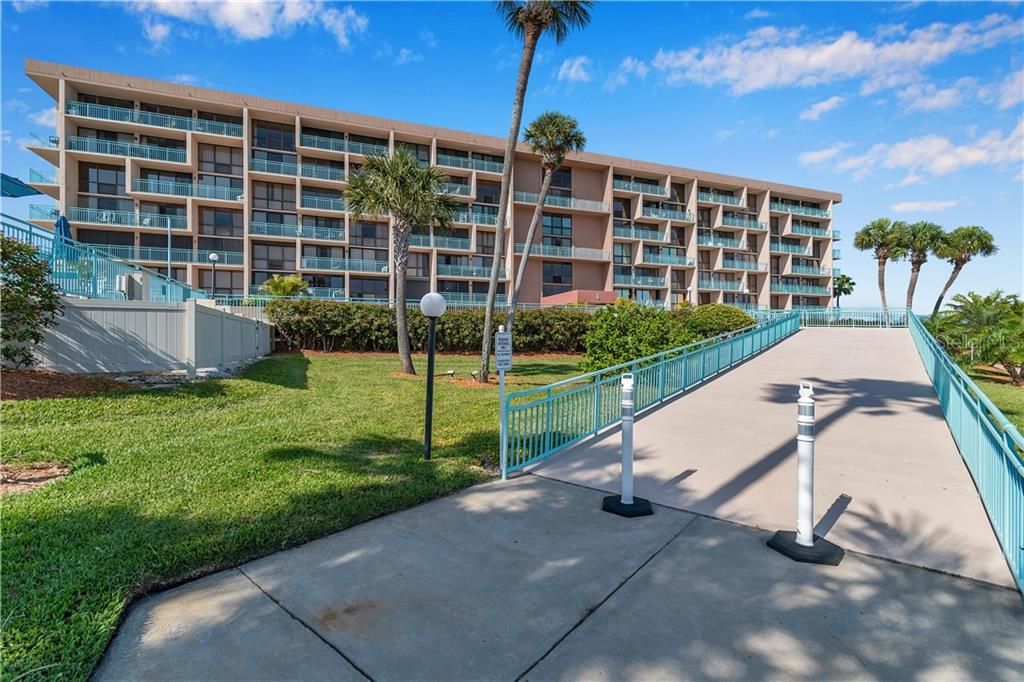 Recently Sold: $309,500 (1 beds, 1 baths, 915 Square Feet)
