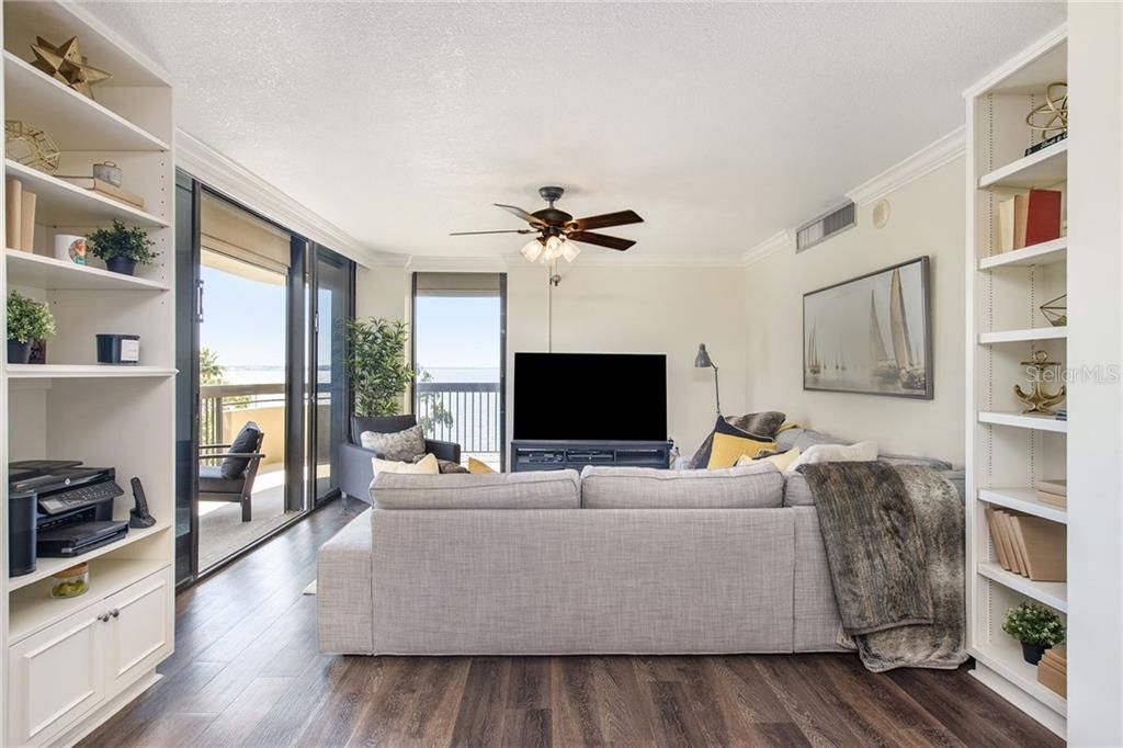 Recently Sold: $460,000 (2 beds, 2 baths, 1376 Square Feet)